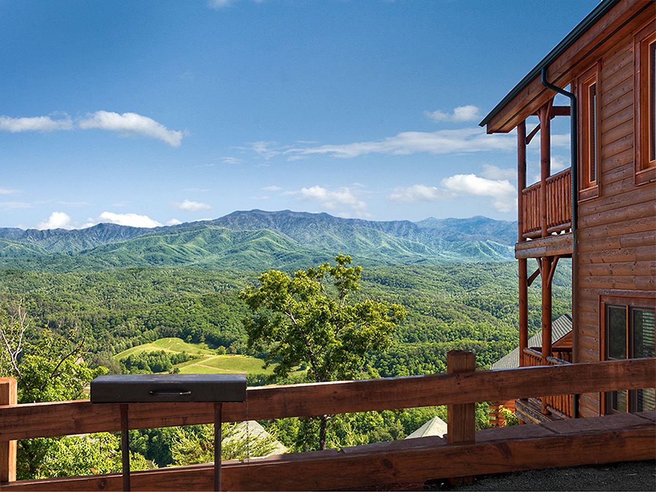 Sensational Mountain Retreat with Spa and Amazing Interior in Sevierville, Tennessee