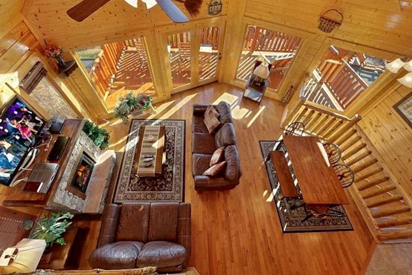 Sensational Mountain Retreat with Spa and Amazing Interior in Sevierville, Tennessee