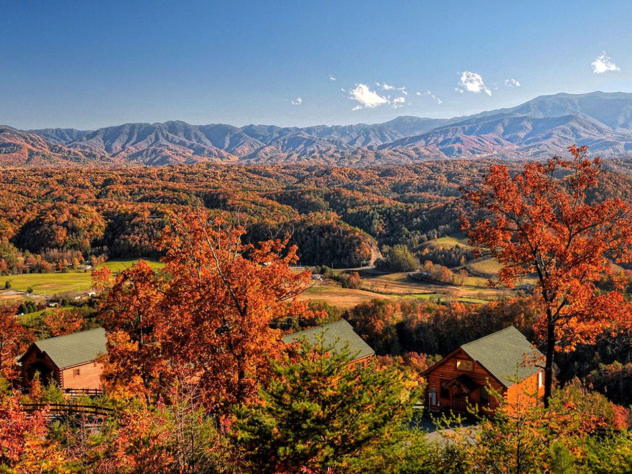 Sensational Mountain Retreat with Spa and Amazing Interior in Sevierville, Tennessee