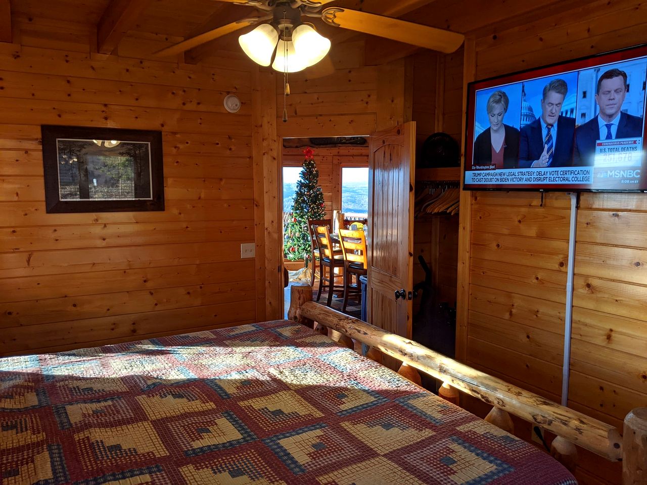 Sensational Mountain Retreat with Spa and Amazing Interior in Sevierville, Tennessee