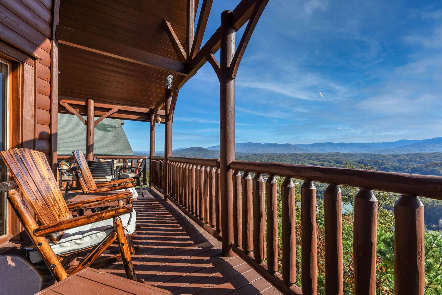 Sensational Mountain Retreat with Spa and Amazing Interior in Sevierville, Tennessee