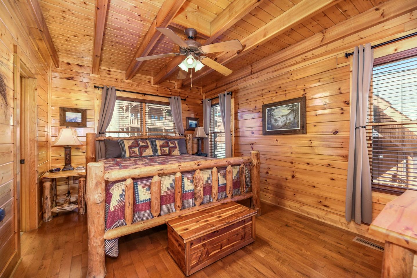 Sensational Mountain Retreat with Spa and Amazing Interior in Sevierville, Tennessee