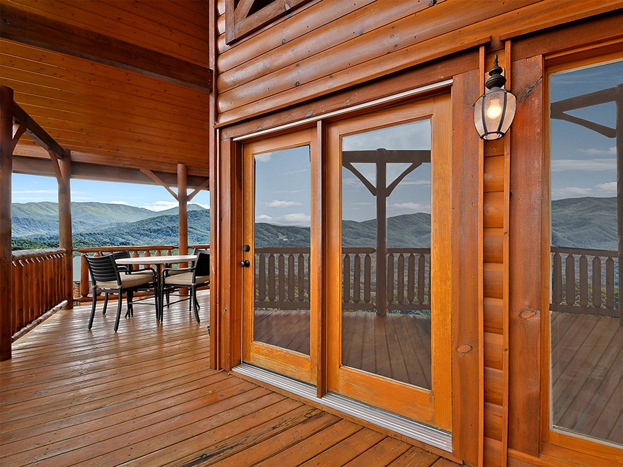 Sensational Mountain Retreat with Spa and Amazing Interior in Sevierville, Tennessee