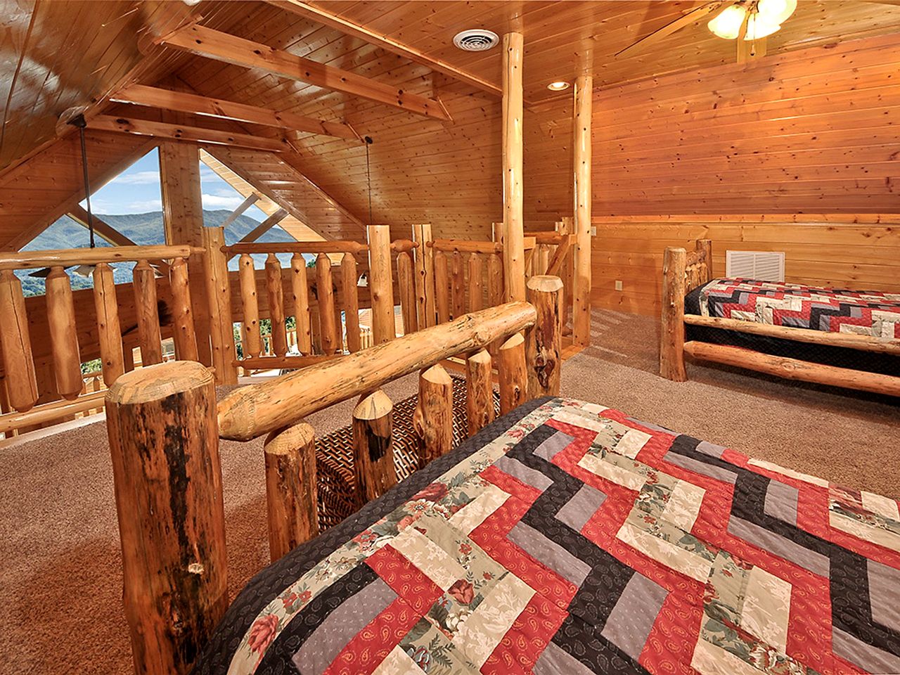 Sensational Mountain Retreat with Spa and Amazing Interior in Sevierville, Tennessee