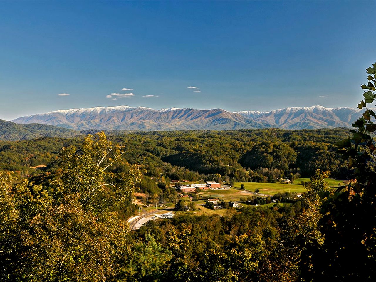 Sensational Mountain Retreat with Spa and Amazing Interior in Sevierville, Tennessee