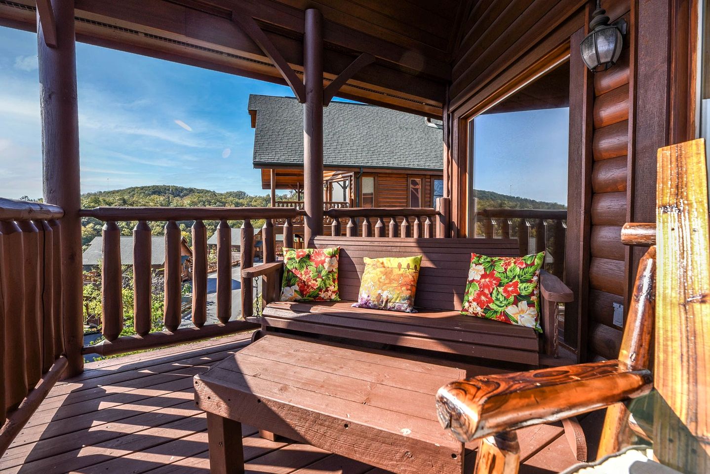 Sensational Mountain Retreat with Spa and Amazing Interior in Sevierville, Tennessee