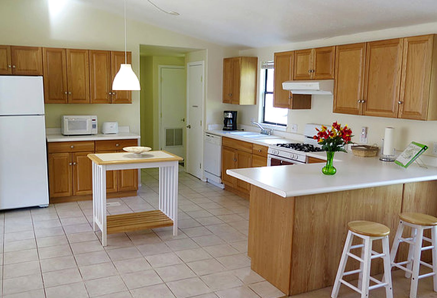 Secluded Vacation Cabin with Modern Furnishings near Bakersfield, California