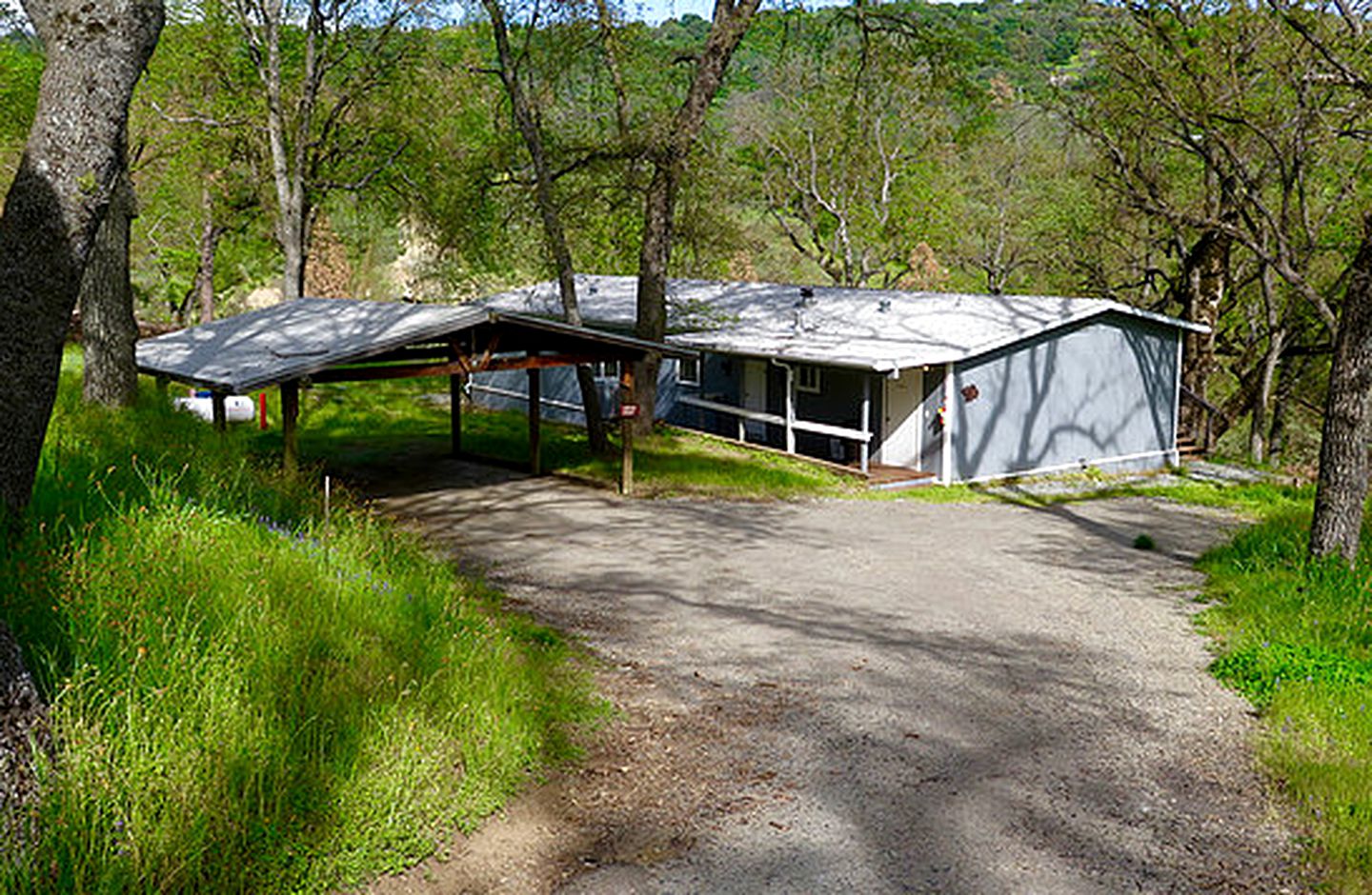 Secluded Vacation Cabin with Modern Furnishings near Bakersfield, California