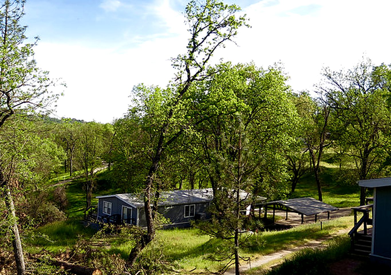 Secluded Vacation Cabin with Modern Furnishings near Bakersfield, California