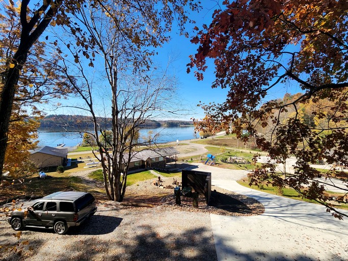 Cabins (United States of America, Franklin, Ohio)