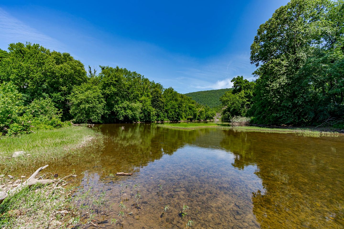 River Cabin with Hot Tub, Fire Pit, Screened Porch and Plenty of Outdoor Activities to Keep Your Group Busy in Great Cacapon, WV