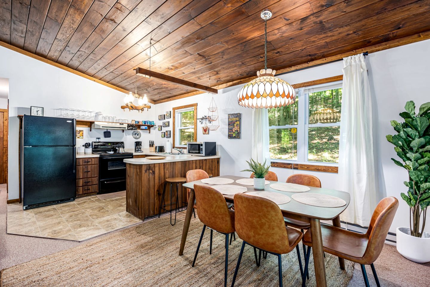 River Cabin with Hot Tub, Fire Pit, Screened Porch and Plenty of Outdoor Activities to Keep Your Group Busy in Great Cacapon, WV