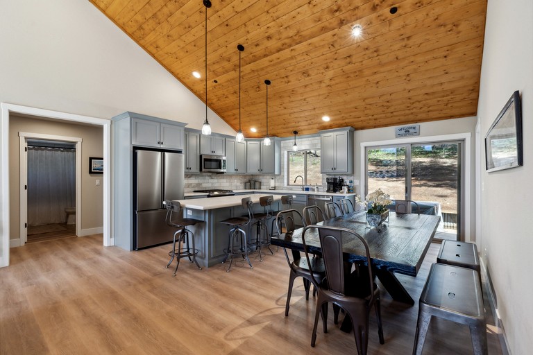 Cabins (United States of America, Arnold, California)