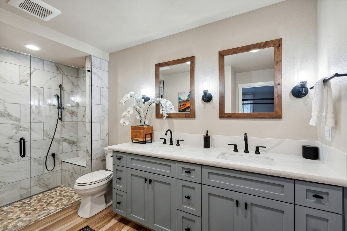 Secluded Cabin Settled in the Middle of the Forest in Arnold, California