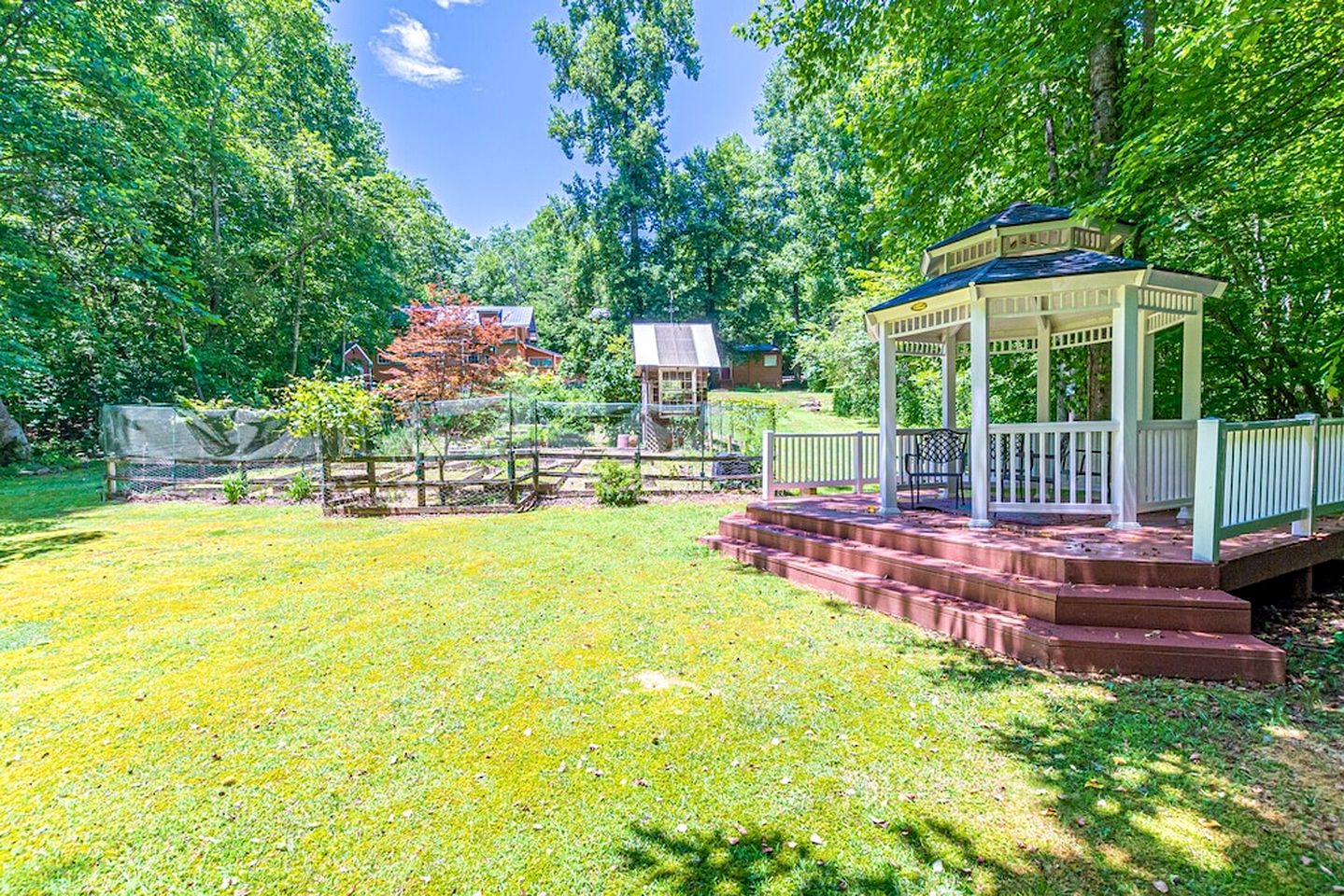 Serene Cabin with Hot-Tub in Cleveland, Georgia