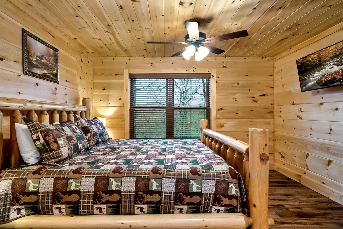 Serene Cabin with Hot-tub and Fire Pit in Pigeon Forge, Tennessee