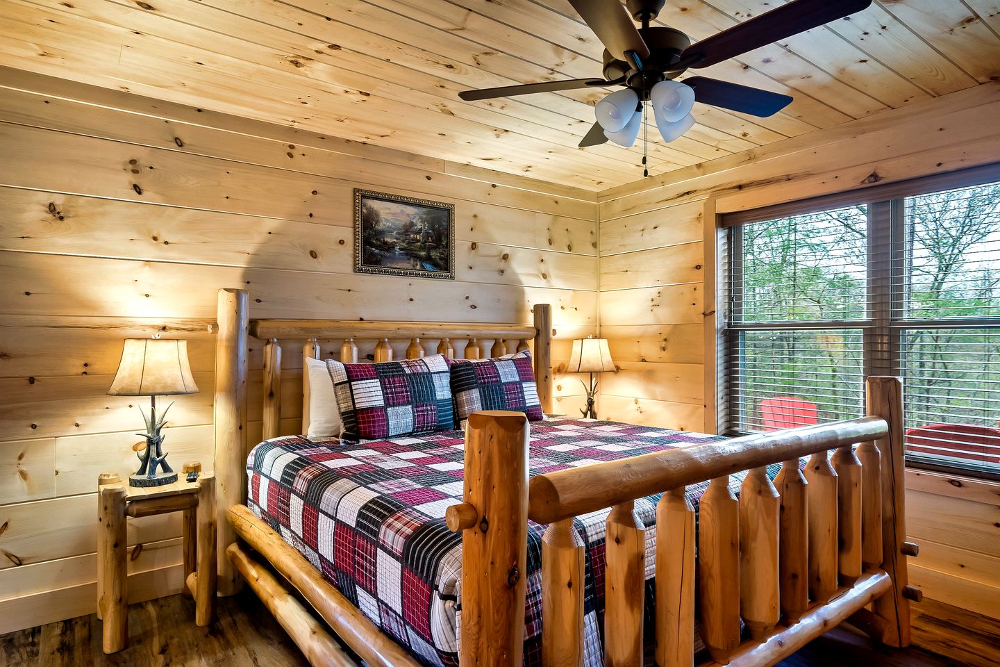 Serene Cabin with Hot-tub and Fire Pit in Pigeon Forge, Tennessee