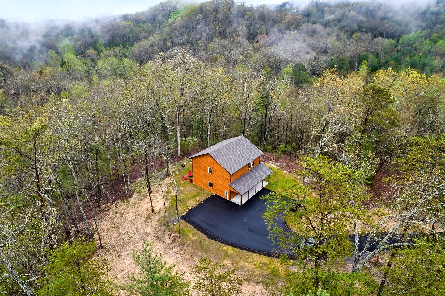 Serene Cabin with Hot-tub and Fire Pit in Pigeon Forge, Tennessee