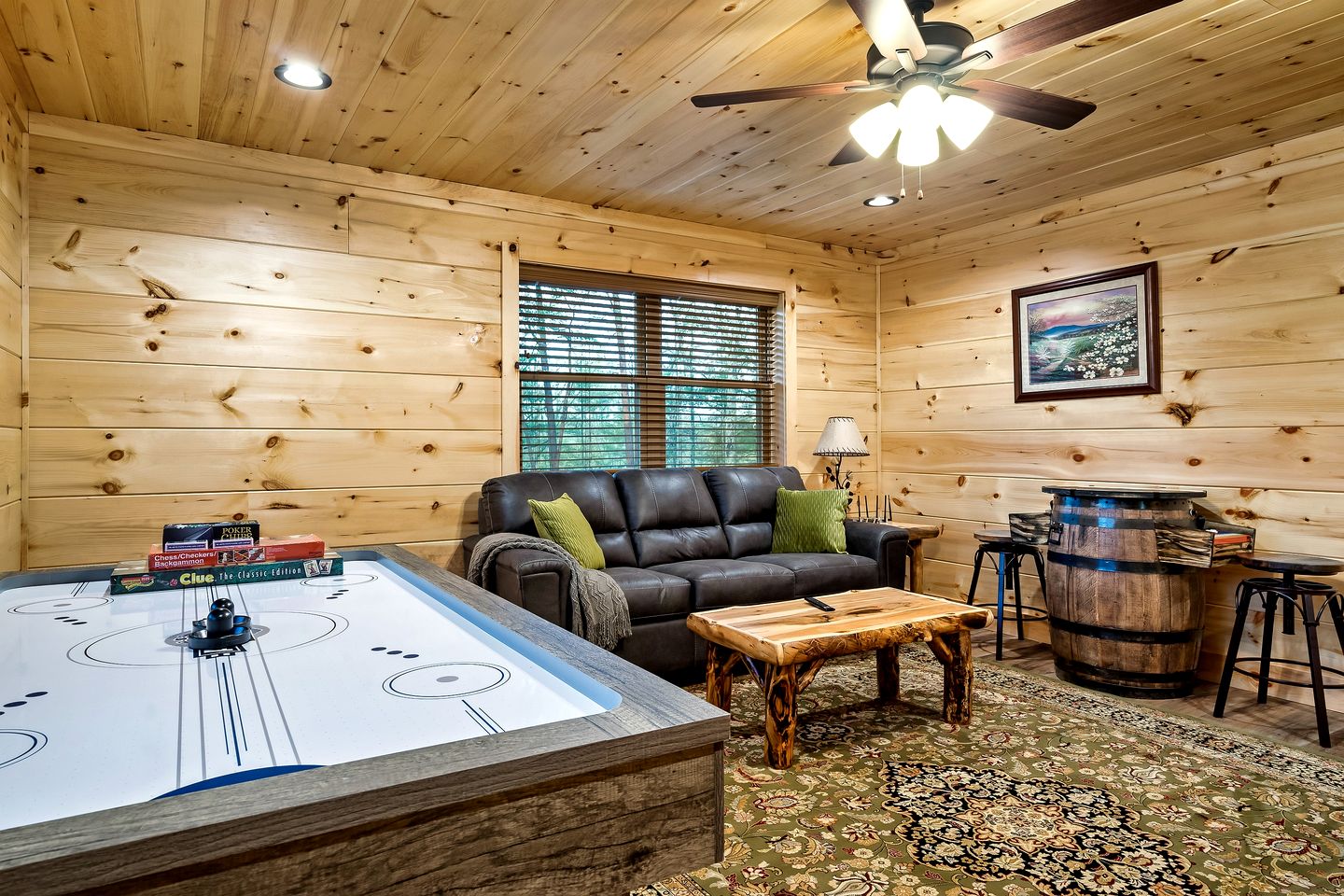 Serene Cabin with Hot-tub and Fire Pit in Pigeon Forge, Tennessee