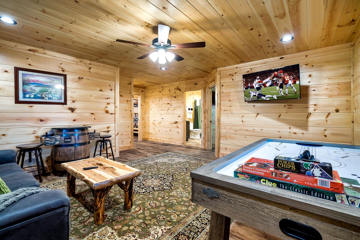 Serene Cabin with Hot-tub and Fire Pit in Pigeon Forge, Tennessee