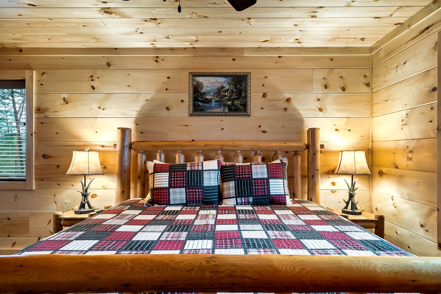 Serene Cabin with Hot-tub and Fire Pit in Pigeon Forge, Tennessee