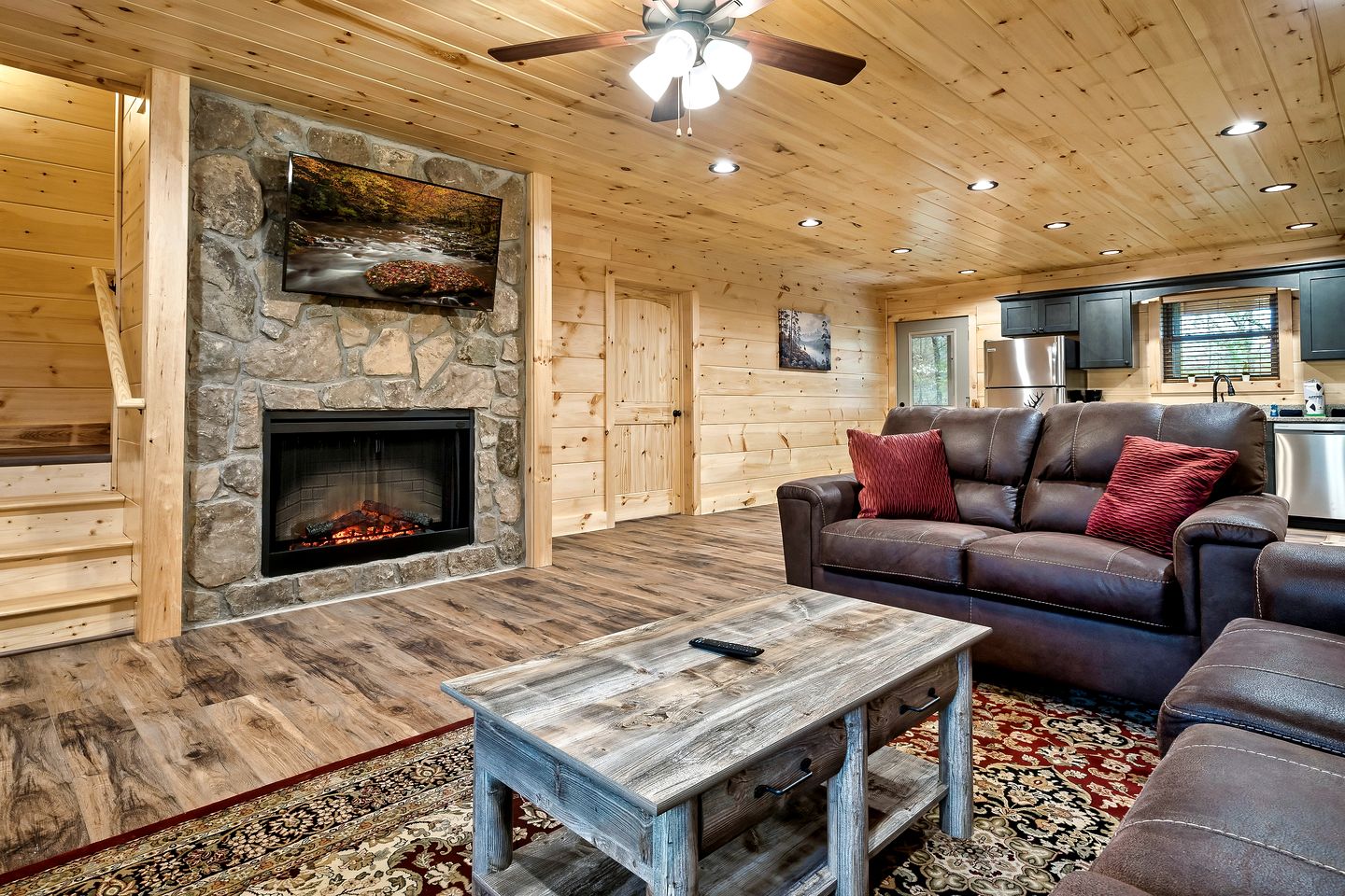 Serene Cabin with Hot-tub and Fire Pit in Pigeon Forge, Tennessee