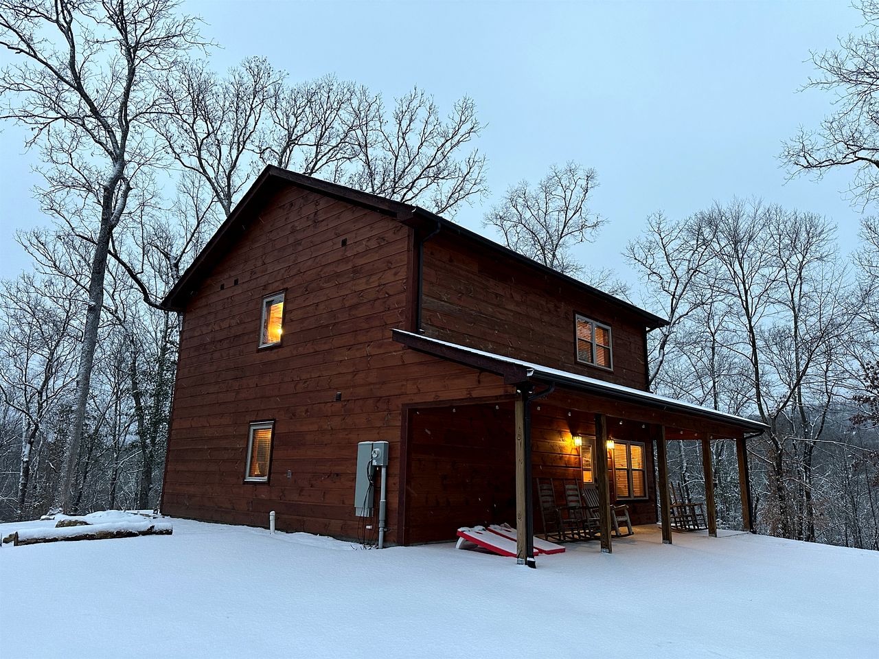 Serene Cabin with Hot-tub and Fire Pit in Pigeon Forge, Tennessee