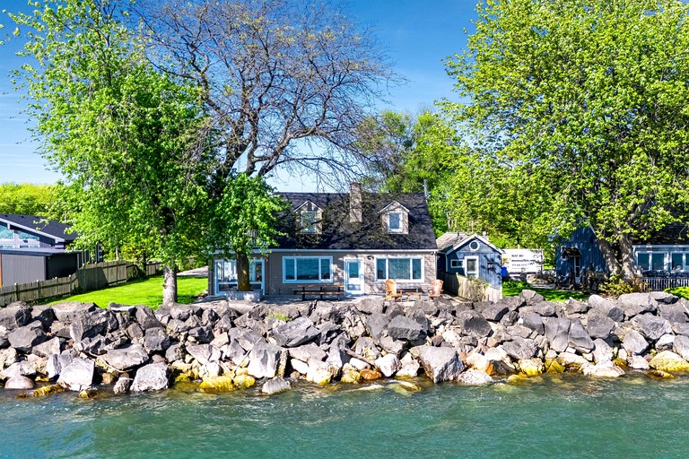 Cottages (Canada, Leamington, Ontario)