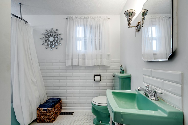 Cottages (Canada, Leamington, Ontario)