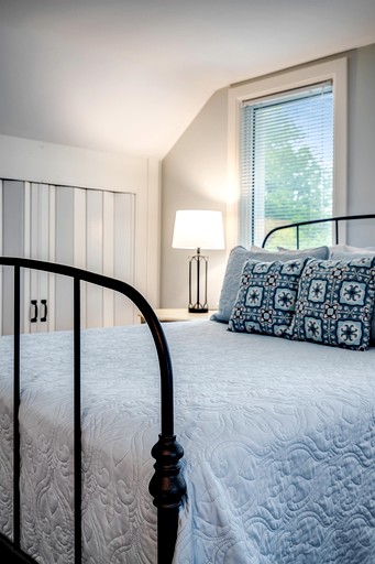 Cottages (Canada, Leamington, Ontario)