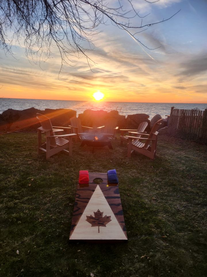 Serene Cottage with Private Deck by Lake Erie for a Peaceful Getaway in Kingsville, Ontario