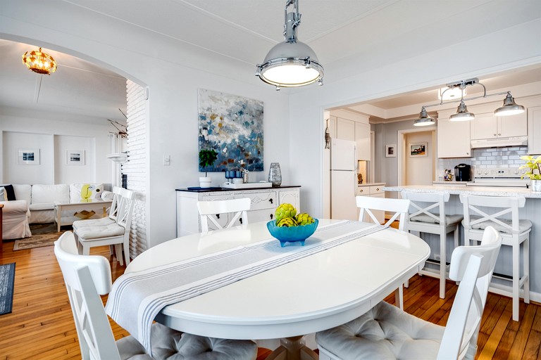 Cottages (Canada, Leamington, Ontario)