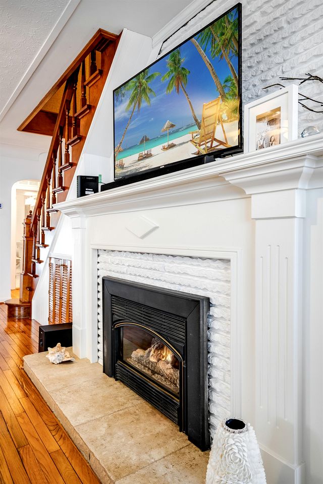 Serene Cottage with Private Deck by Lake Erie for a Peaceful Getaway in Kingsville, Ontario