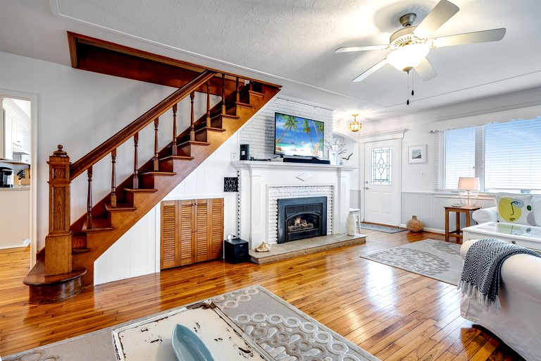 Cottages (Canada, Leamington, Ontario)