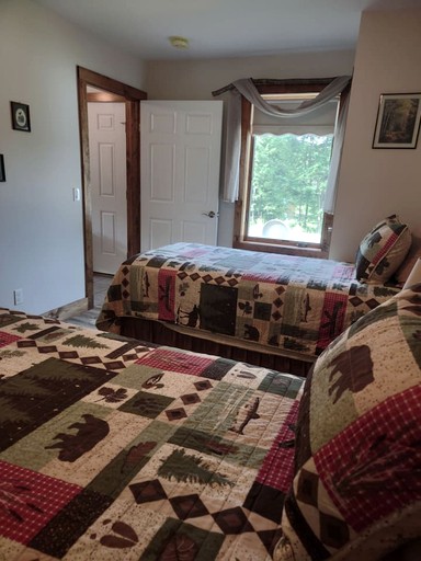 Cabins (United States of America, Hyde Park, Vermont)