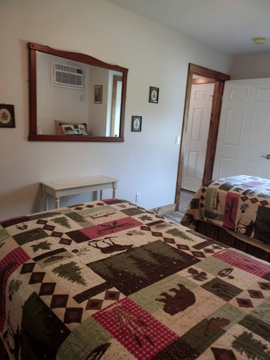 Cabins (United States of America, Hyde Park, Vermont)