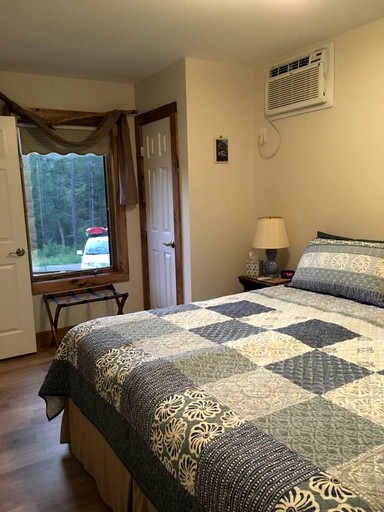 Cabins (United States of America, Hyde Park, Vermont)