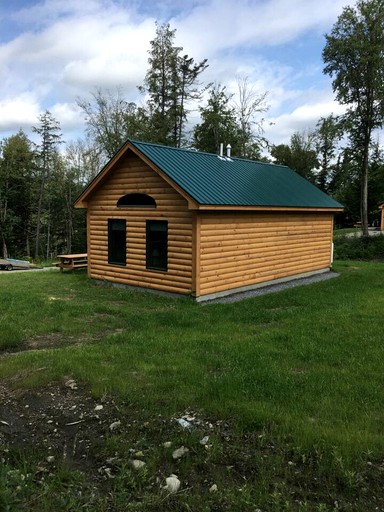 Cabins (United States of America, Hyde Park, Vermont)