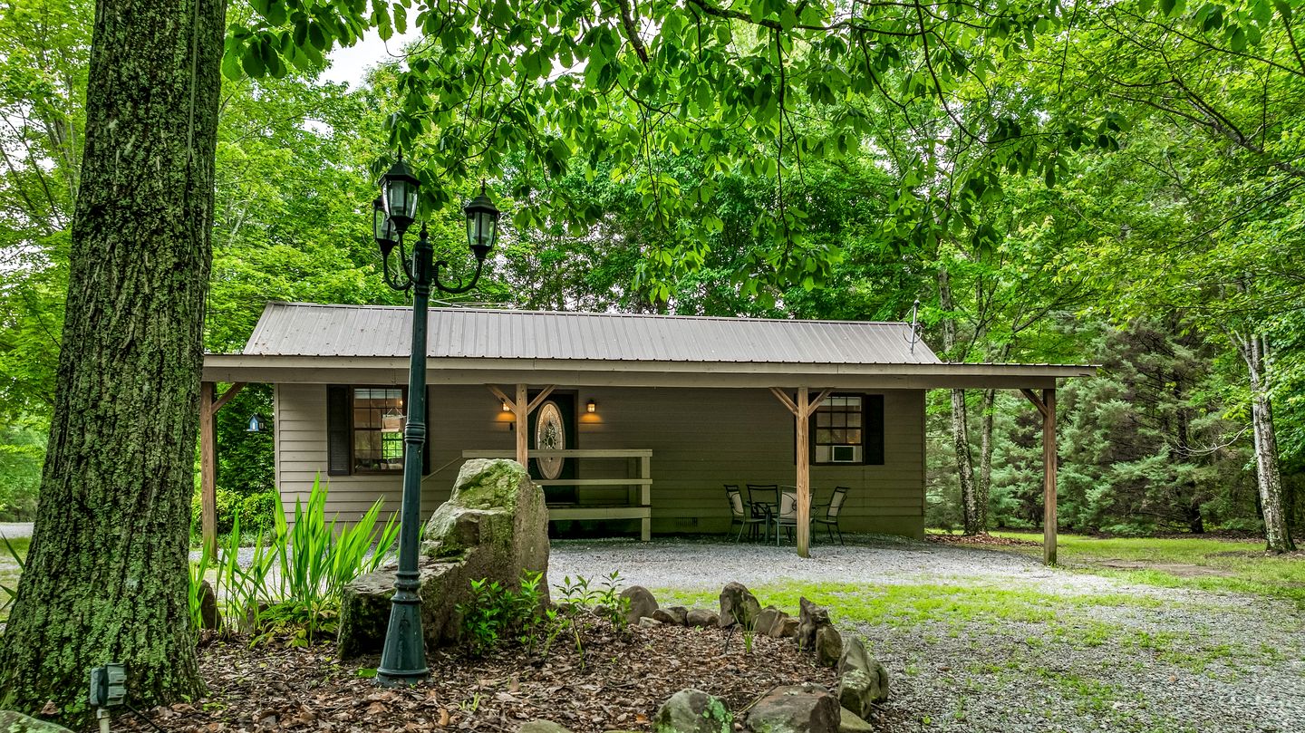 Serene Countryside Cabin Surrounded by Nature in Mentone, Alabama
