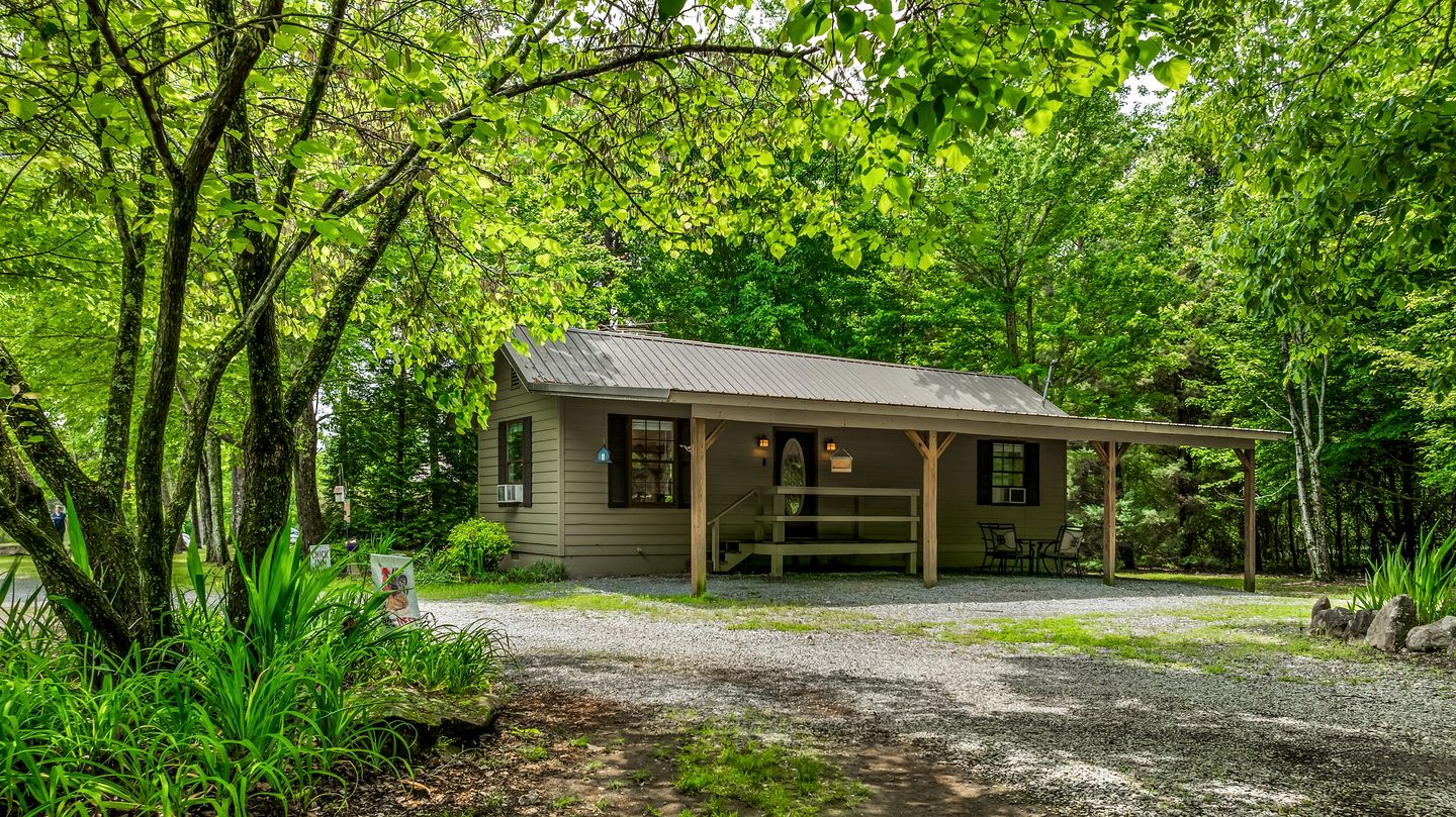 Serene Countryside Cabin Surrounded by Nature in Mentone, Alabama