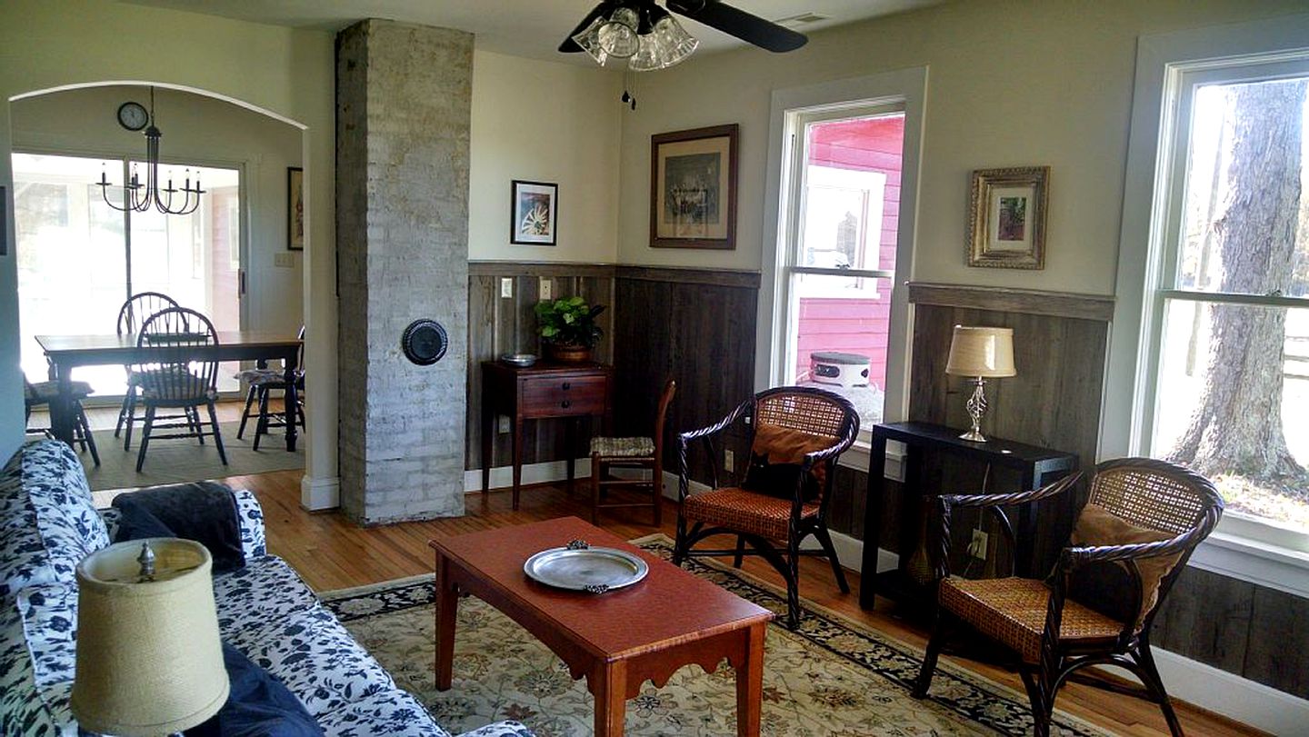 Serene Countryside Cottage Rental with Screened Porch near Charlottesville, Virginia