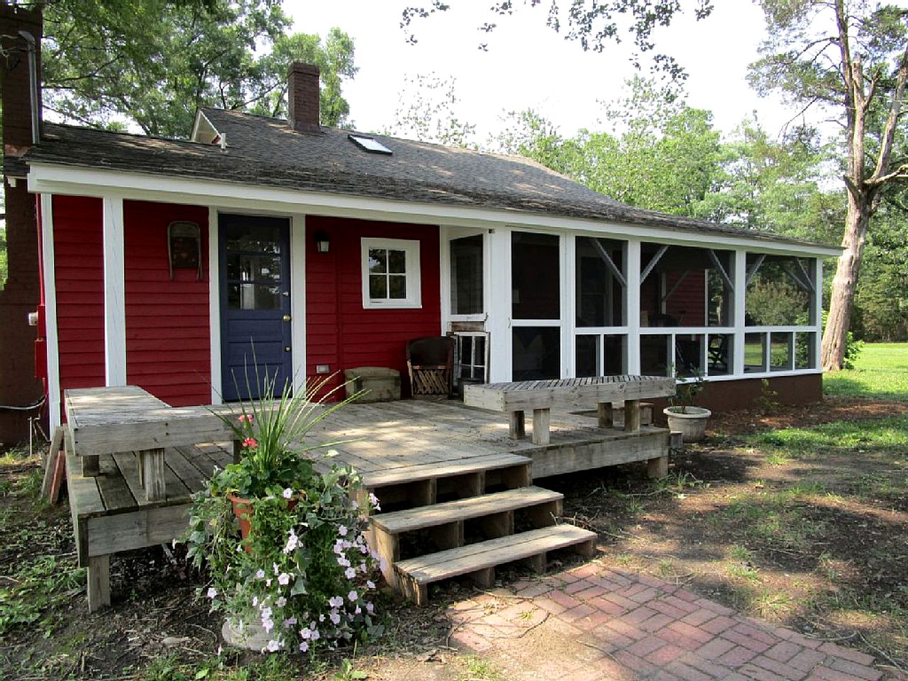 Serene Countryside Cottage Rental with Screened Porch near Charlottesville, Virginia