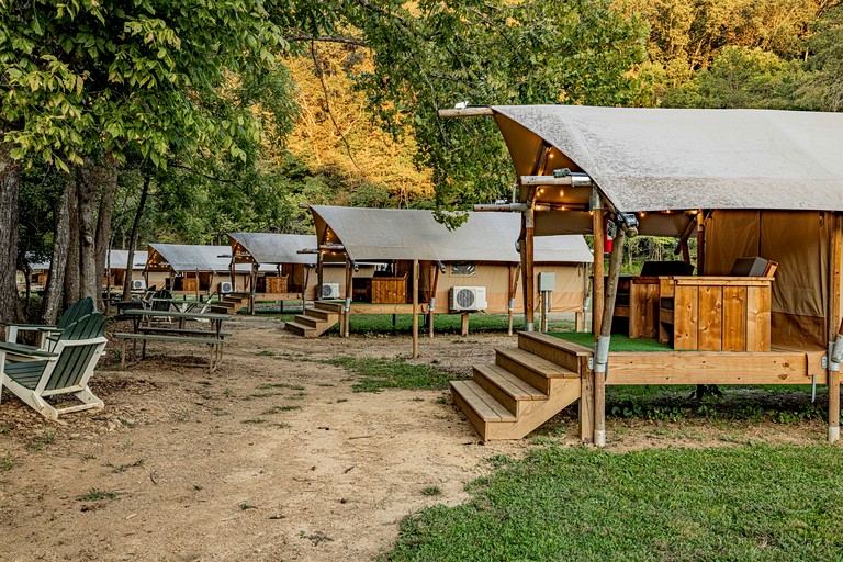 Safari Tents (United States of America, Newport, Tennessee)