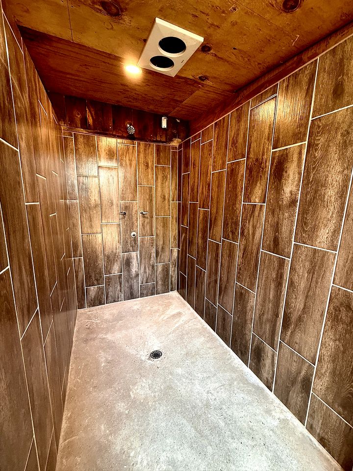 Serene Glamping Retreat with Apple Orchards and Farm Animals near Quarai Ruins in Torreon, New Mexico