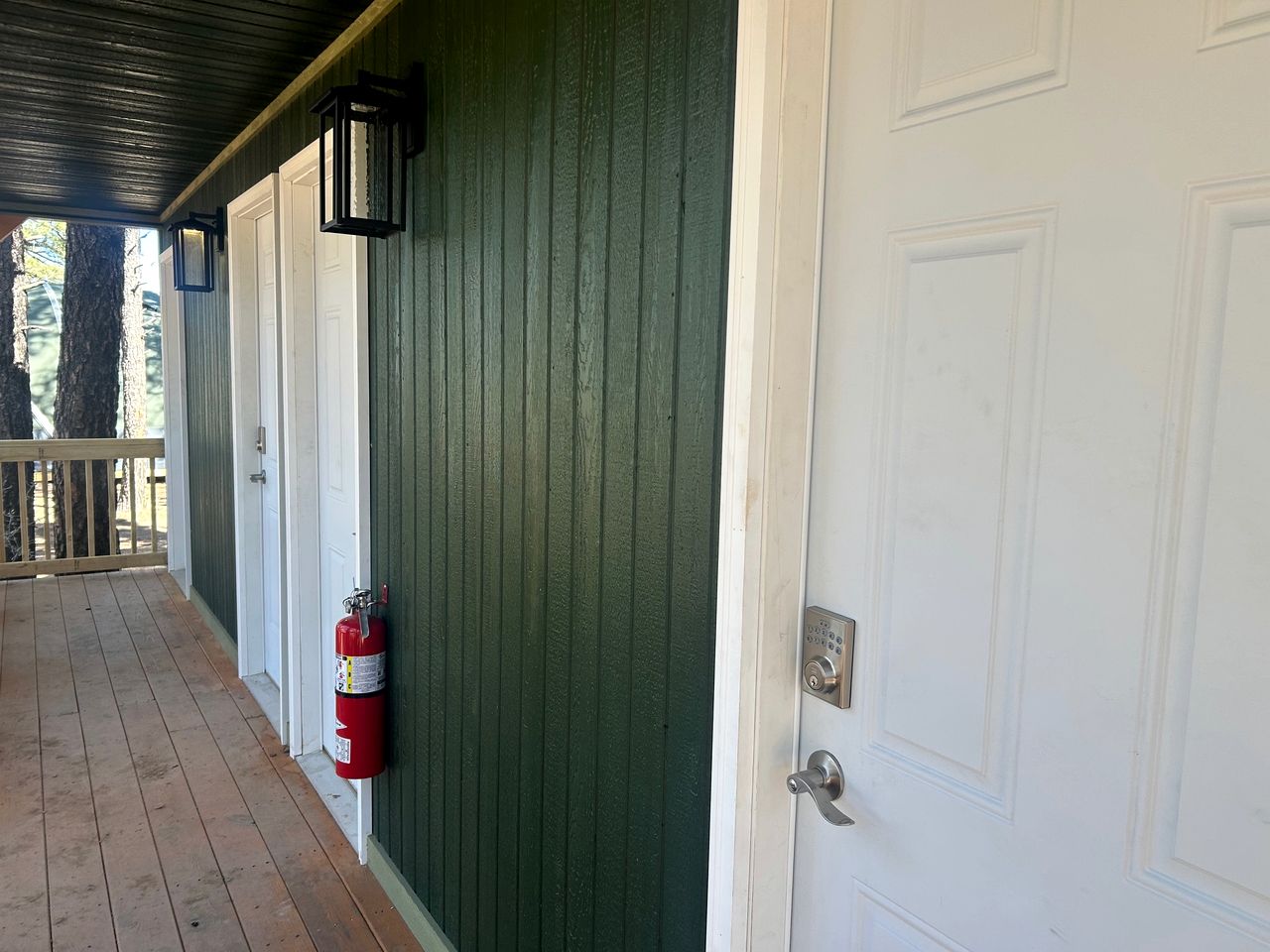 Serene Glamping Retreat with Apple Orchards and Farm Animals near Quarai Ruins in Torreon, New Mexico