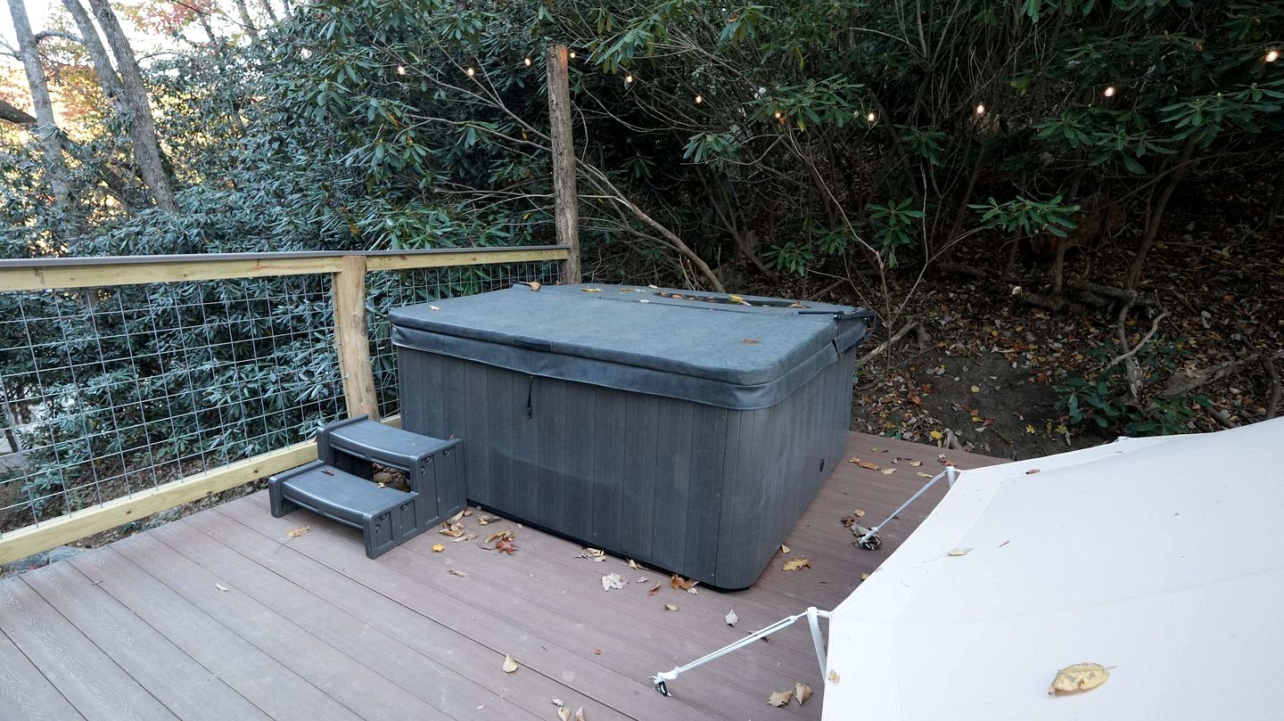 Serene Glamping Retreat with Bell Tent on a Private Deck and Fire Pit Vibes in Waynesville, North Carolina