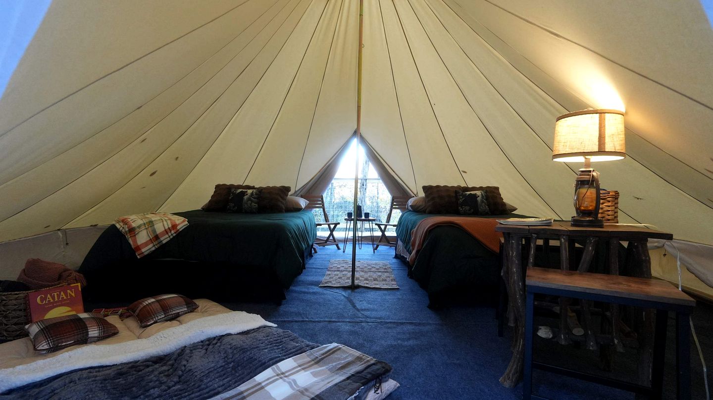 Serene Glamping Retreat with Bell Tent on a Private Deck and Fire Pit Vibes in Waynesville, North Carolina