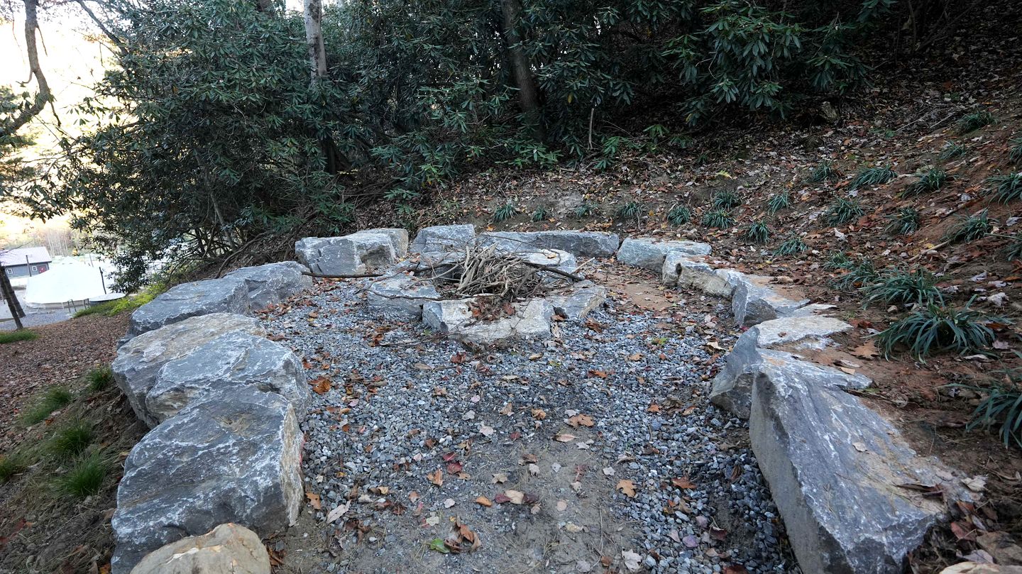 Serene Glamping Retreat with Bell Tent on a Private Deck and Fire Pit Vibes in Waynesville, North Carolina