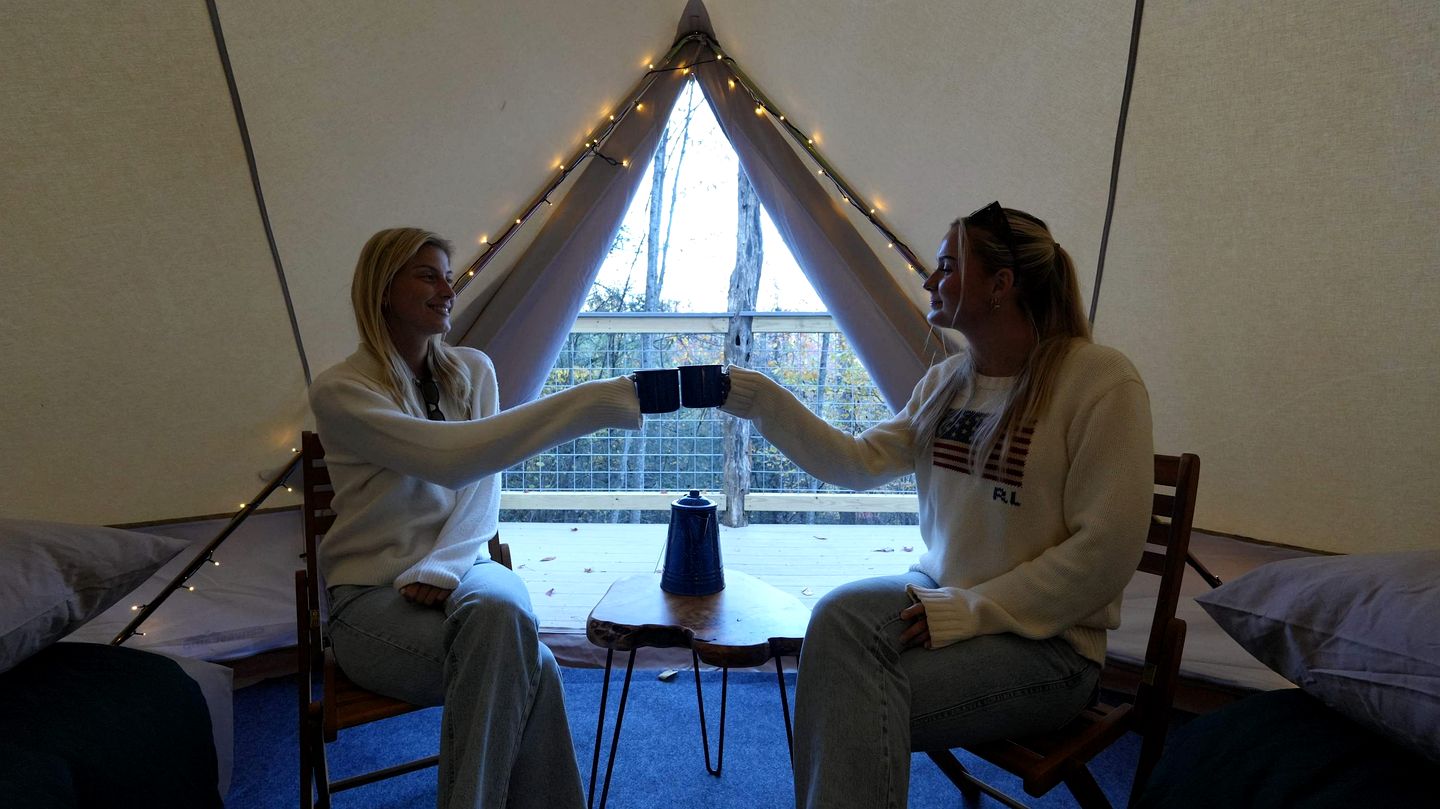 Serene Glamping Retreat with Bell Tent on a Private Deck and Fire Pit Vibes in Waynesville, North Carolina