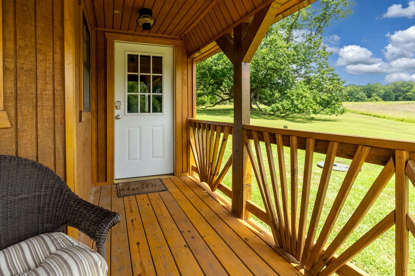 Serene Loft Cabin with Outdoor Grill and Fire Pit in Creal Springs, Illinois